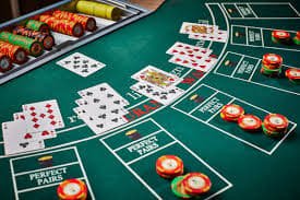 Tabel pembayaran Wolf Gold menunjukkan nilai setiap simbol